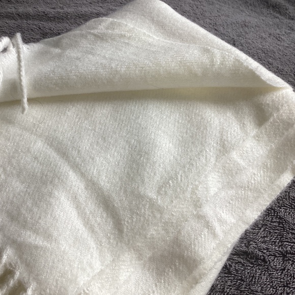 SINÉQUANONE PARIS CASHMERE VISCOSE SILK LARGE FRINGED OFF WHITE CREAM SCARF/WRAP - Picture 11 of 11
